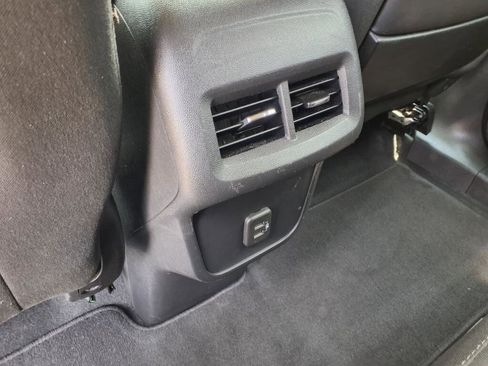 Used 2022 GMC Terrain SLE image 7