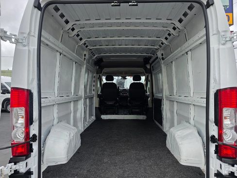 Used 2020 RAM ProMaster 2500 w/ Interior Convenience Group FWD image 11
