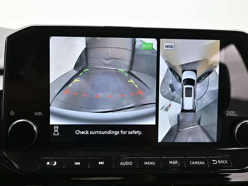 Used 2023 Nissan Pathfinder Platinum AWD/4WD image 16