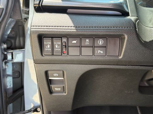 Used 2023 Honda Odyssey Elite image 13
