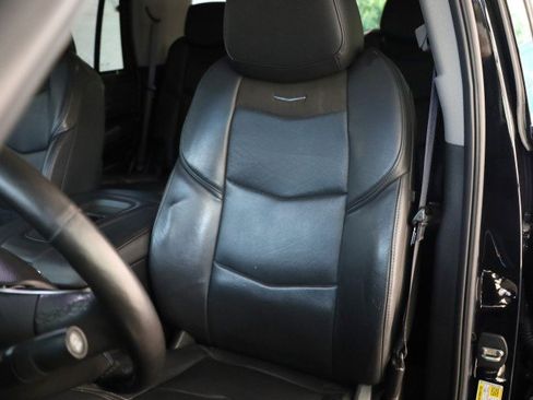 Used 2017 Cadillac Escalade Luxury AWD/4WD image 27
