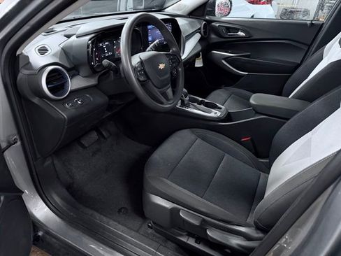 Used 2024 Chevrolet Trax LS w/ Driver Confidence Package FWD image 15