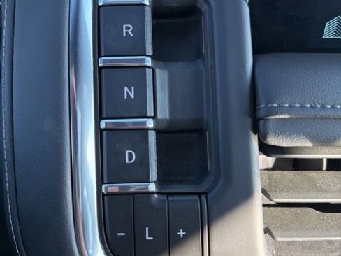Used 2024 Chevrolet Tahoe Z71 w/ Luxury Package AWD/4WD image 31