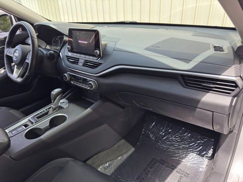 Used 2019 Nissan Altima 2.5 SV FWD image 14