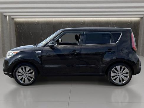 Used 2015 Kia Soul ! FWD image 2