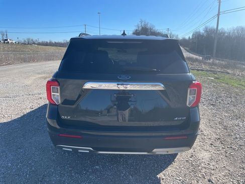 Used 2022 Ford Explorer XLT w/ Equipment Group 202A image 6