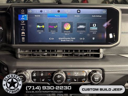 Used 2025 Jeep Wrangler Unlimited Rubicon 4xe w/ Convenience Group AWD/4WD image 27