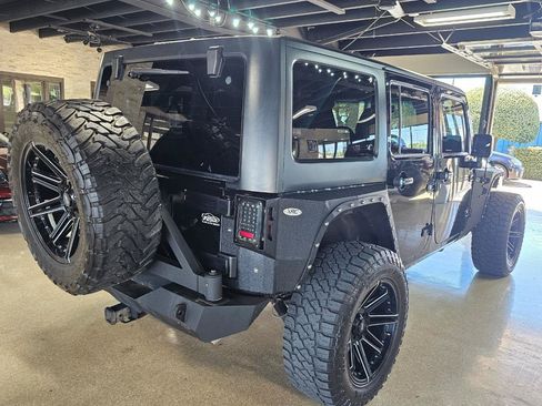 Used 2016 Jeep Wrangler Unlimited Sahara w/ Max Tow Package AWD/4WD image 7