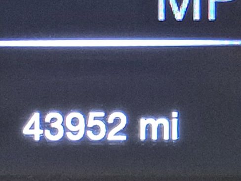 Used 2021 Jeep Grand Cherokee Laredo X image 2