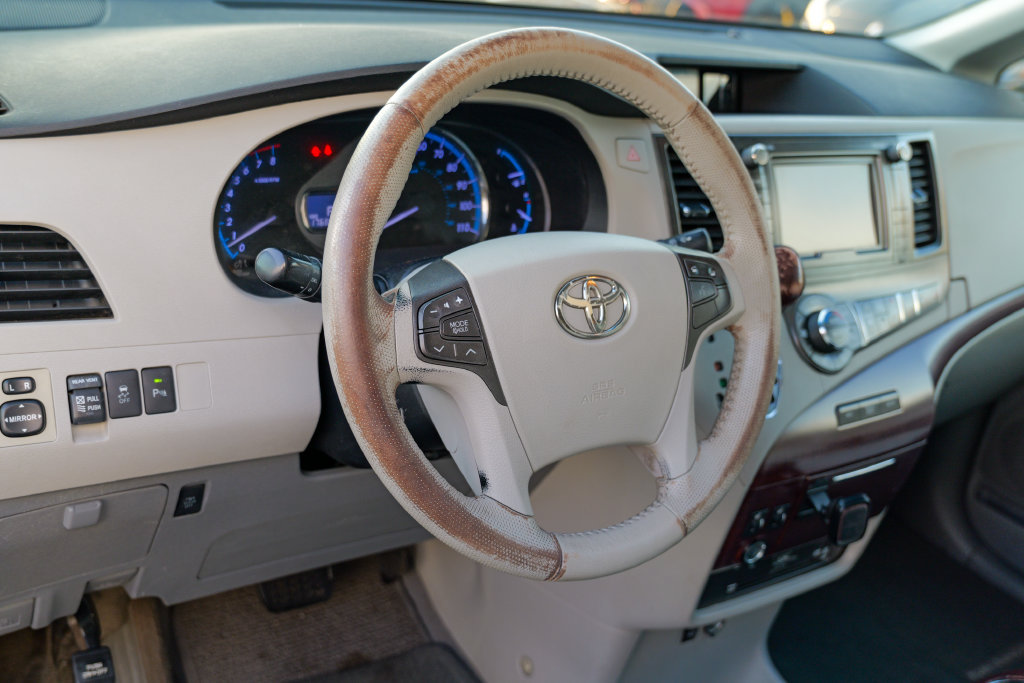 Used 2011 Toyota Sienna XLE w/ Premium Pkg FWD image 16