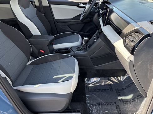 Certified 2025 Volkswagen Taos S image 9