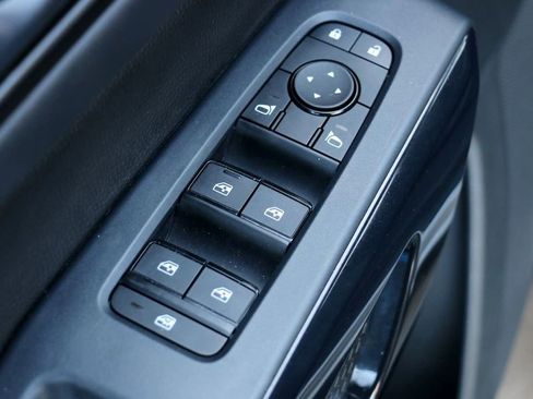 Used 2025 Nissan Pathfinder SV FWD image 16