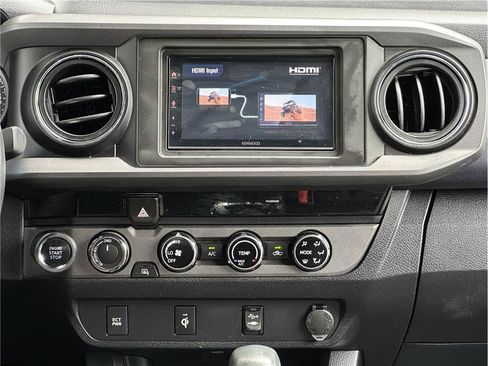 Used 2017 Toyota Tacoma TRD Off-Road w/ Tow Package (A/T) AWD/4WD image 23