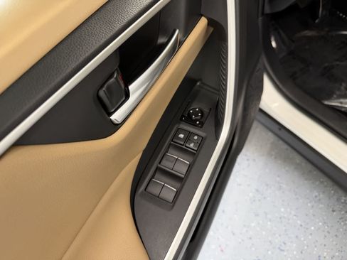 Used 2019 Toyota RAV4 XLE Premium FWD image 13