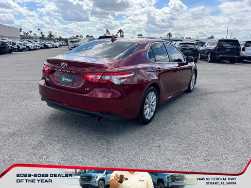 Used 2020 Toyota Camry LE FWD image 5