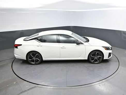 Used 2025 Nissan Altima 2.5 SR image 38