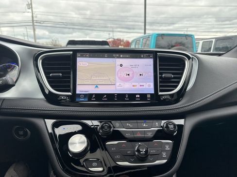 New 2026 Chrysler Pacifica Limited w/ S Appearance Package image 22