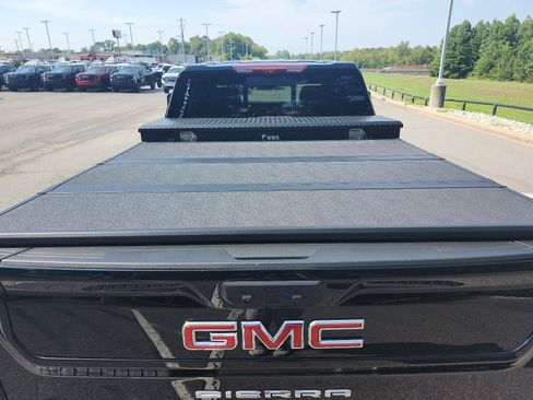Used 2025 GMC Sierra 2500 AT4 w/ AT4 Premium Plus Package AWD/4WD image 8