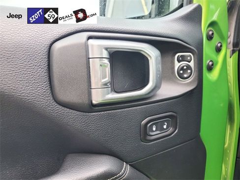 Used 2018 Jeep Wrangler Unlimited Sahara w/ Dual Top Group image 16