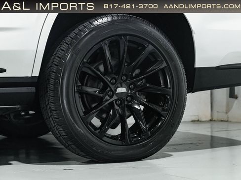 Used 2022 Cadillac Escalade Sport Platinum w/ Heavy-Duty Trailer Package AWD/4WD image 23