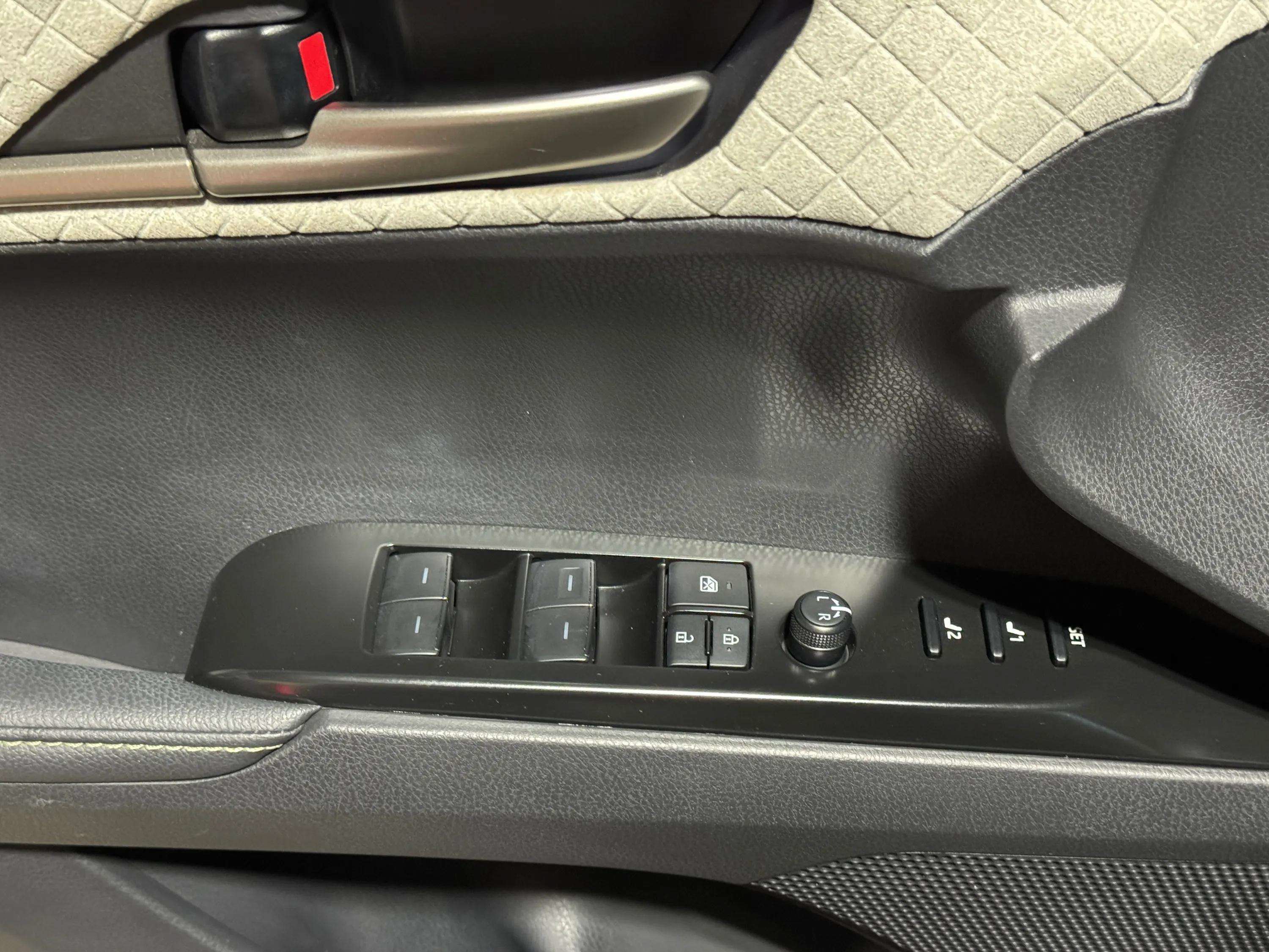 Used 2026 Toyota Camry XLE w/ Premium Plus Package AWD/4WD image 21