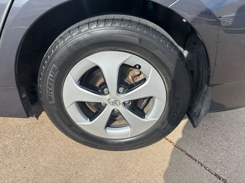 Used 2013 Toyota Prius Two image 9