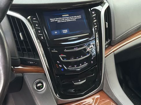 Used 2020 Cadillac Escalade Luxury AWD/4WD image 26