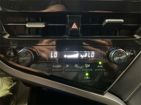 Used 2024 Toyota Camry SE image 18