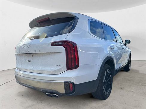 Used 2025 Kia Telluride S image 3