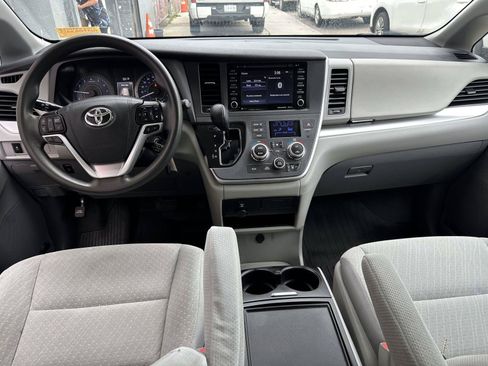 Used 2020 Toyota Sienna LE FWD image 15