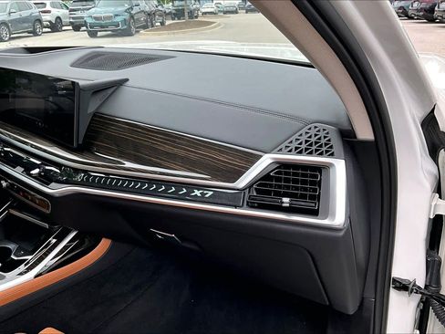 Certified 2024 BMW X7 xDrive40i AWD/4WD image 18