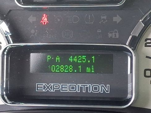 Used 2013 Ford Expedition Limited image 23