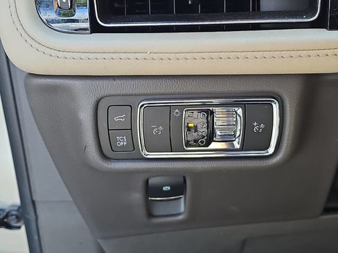 Used 2023 Lincoln Nautilus FWD image 11