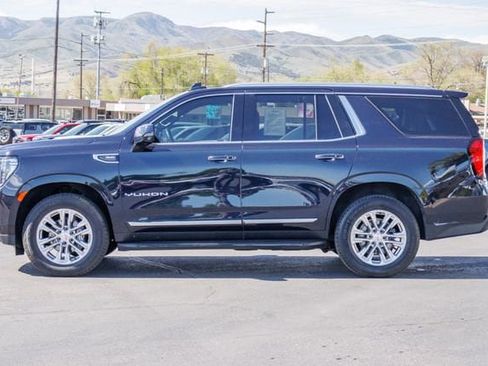 Certified 2022 GMC Yukon SLT w/ SLT Premium Package AWD/4WD image 3