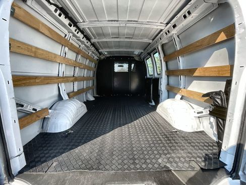 Used 2024 GMC Savana 2500 w/ Driver Convenience Package image 21