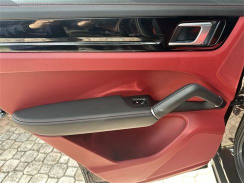 Used 2019 Porsche Cayenne image 36