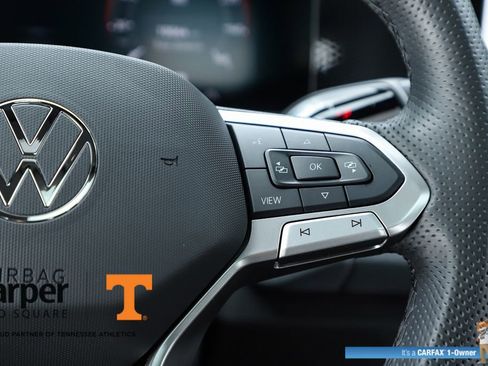 Used 2025 Volkswagen Tiguan SE R-Line image 59