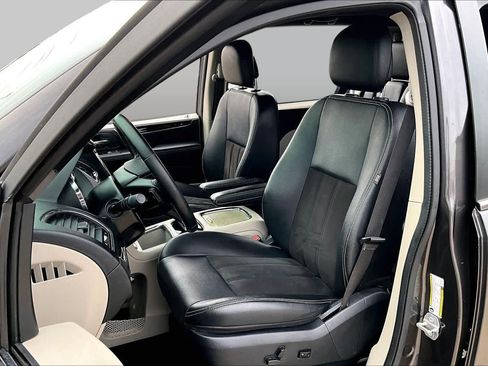 Used 2020 Dodge Grand Caravan SXT FWD image 8