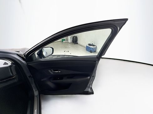 Used 2024 Nissan Ariya AWD image 33