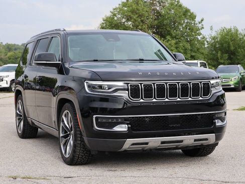 Used 2022 Jeep Wagoneer Series III w/ Premium Group I image 4