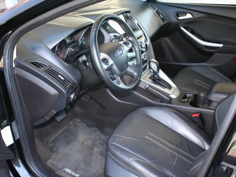 Used 2014 Ford Focus SE w/ Equipment Group 201A FWD image 13