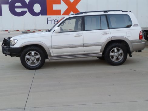 Used 2003 Toyota Land Cruiser image 2