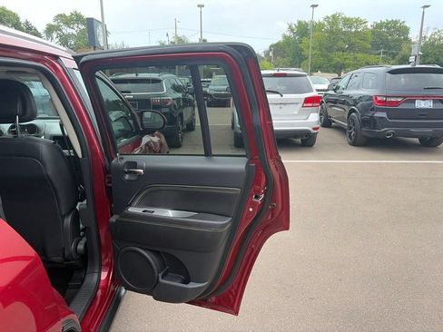 Used 2014 Jeep Compass Latitude FWD image 19