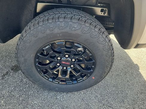 New 2026 GMC Canyon Elevation w/ Convenience Package image 14