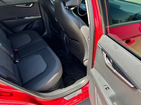 Used 2024 Kia Niro LX FWD image 12