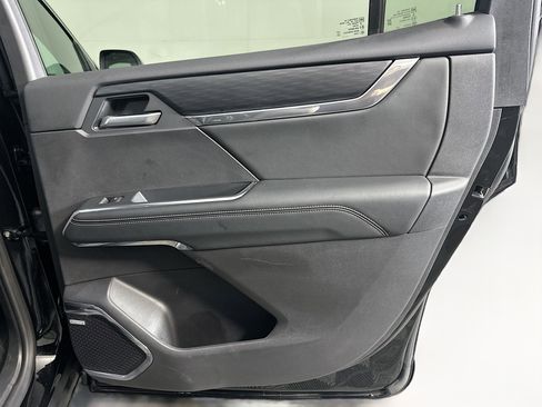 Used 2025 GMC Acadia Elevation image 33