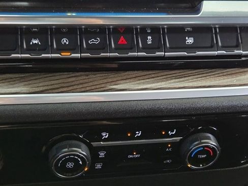 Used 2024 Chevrolet Silverado 1500 LT image 36