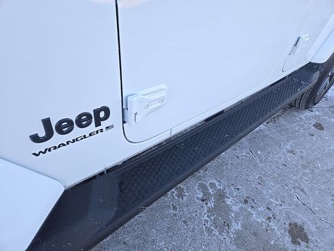 New 2026 Jeep Wrangler Unlimited Sahara AWD/4WD image 17