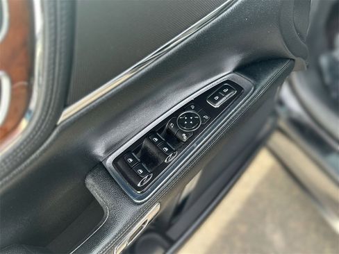 Used 2017 Lincoln Continental Select image 16