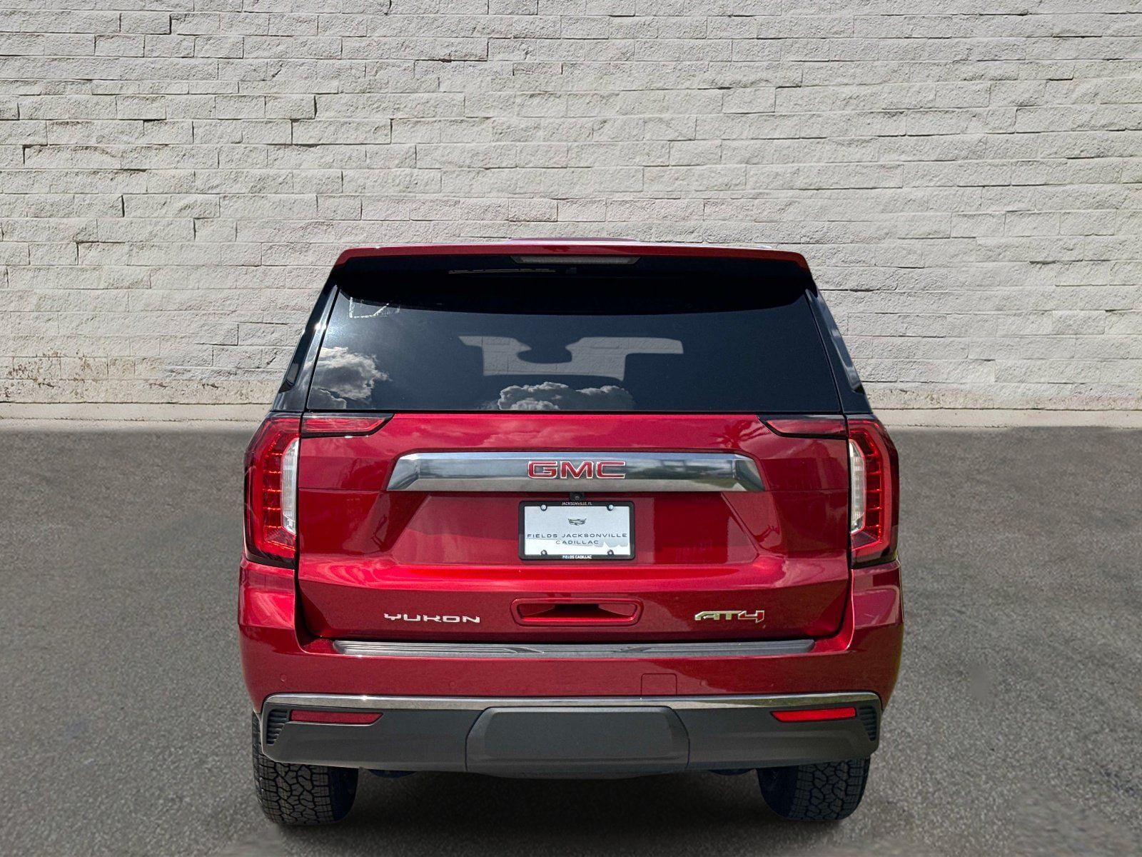 Used 2024 GMC Yukon AT4 w/ Technology Package AWD/4WD image 4